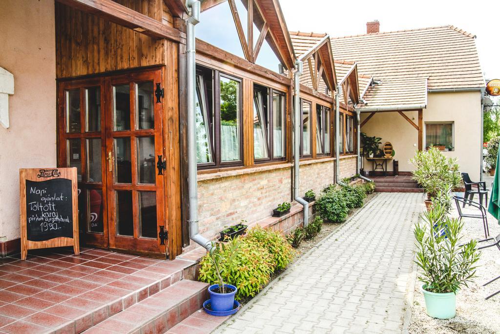 Borostyankert Etterem & Vendeghaz Hotel Sitke ภายนอก รูปภาพ
